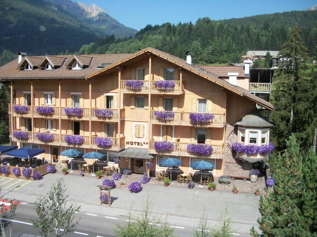 Hotel Vallechiara Moena Bagian luar foto