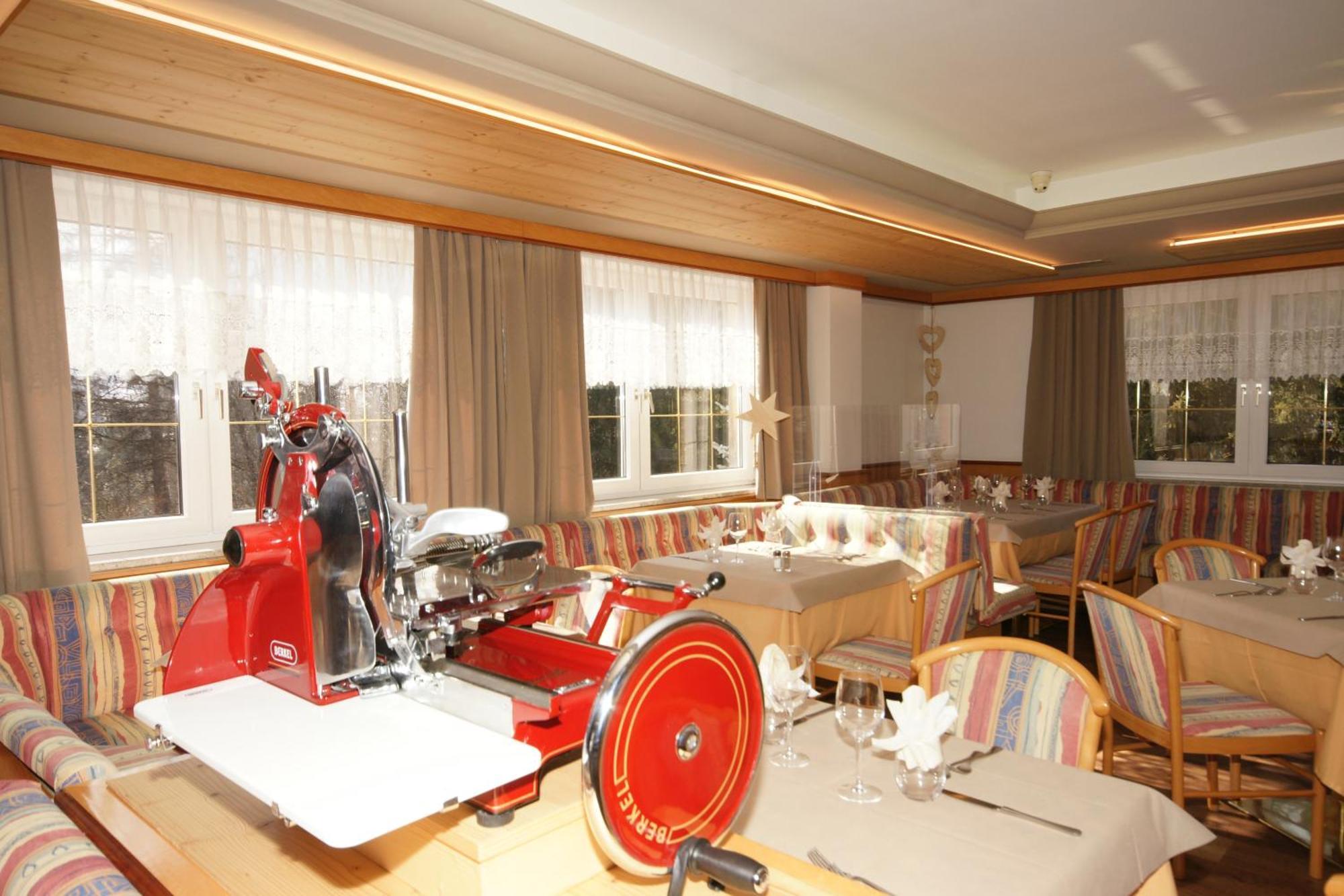 Hotel Vallechiara Moena Bagian luar foto