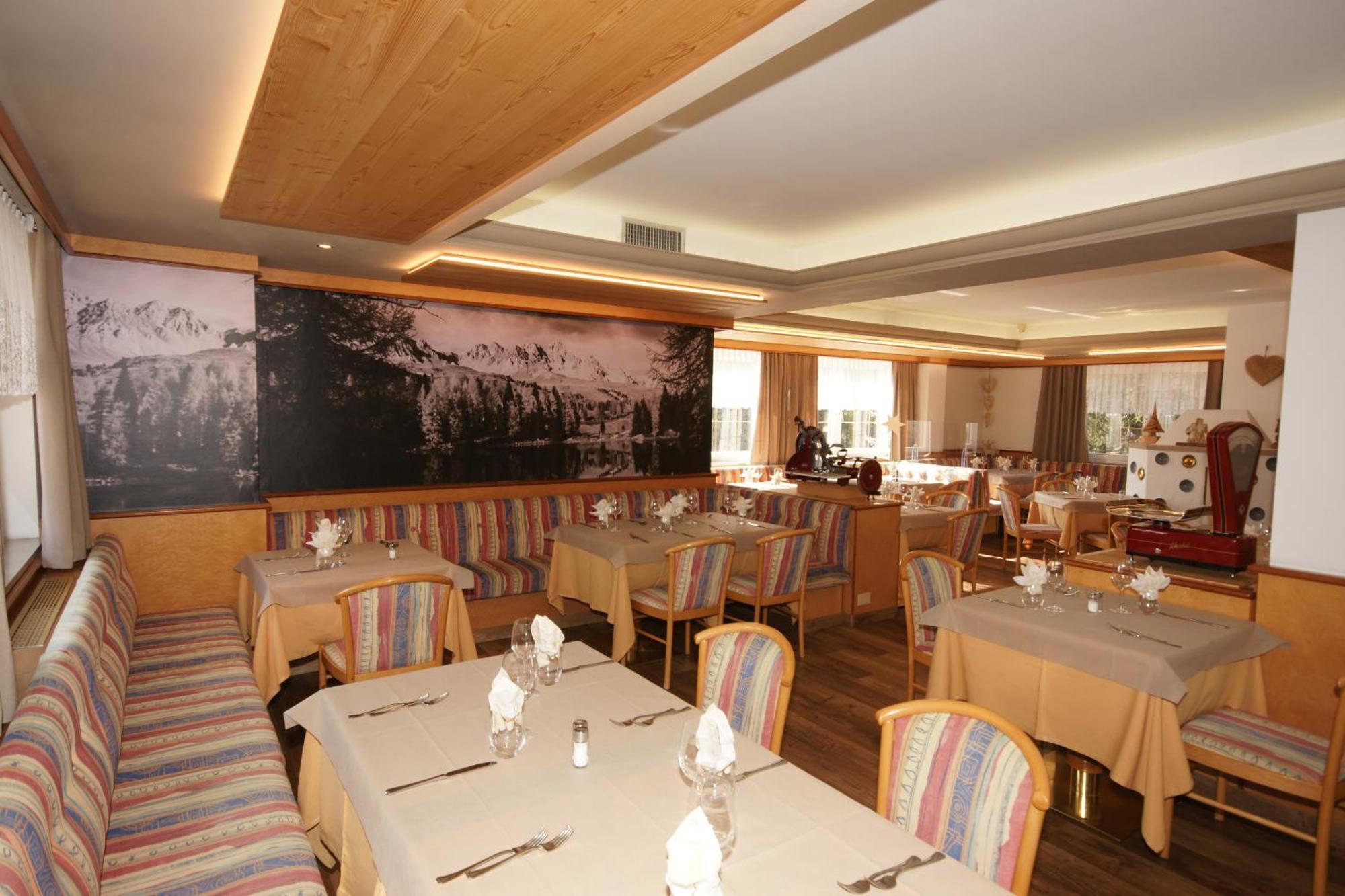 Hotel Vallechiara Moena Bagian luar foto