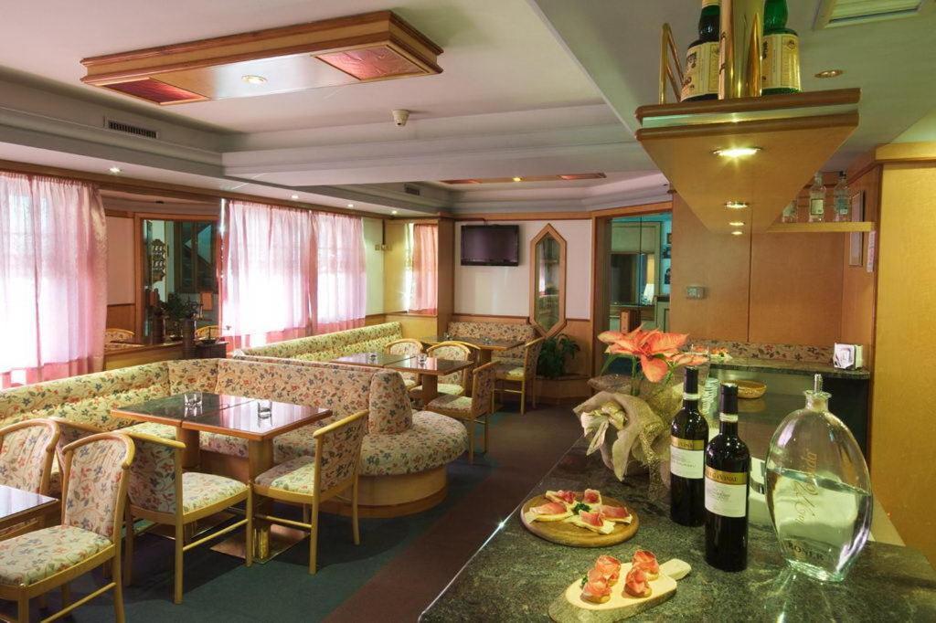 Hotel Vallechiara Moena Bagian luar foto